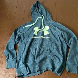 UA Sweatshirt only worn once, very comfy and warm.